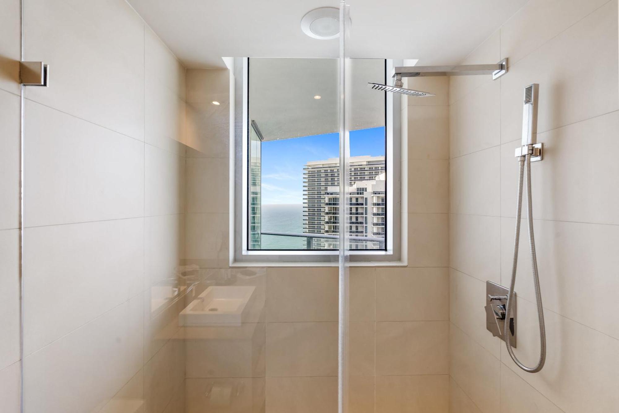 הוליווד High Floor Corner 2 Bdr At Lyfe Resort מראה חיצוני תמונה