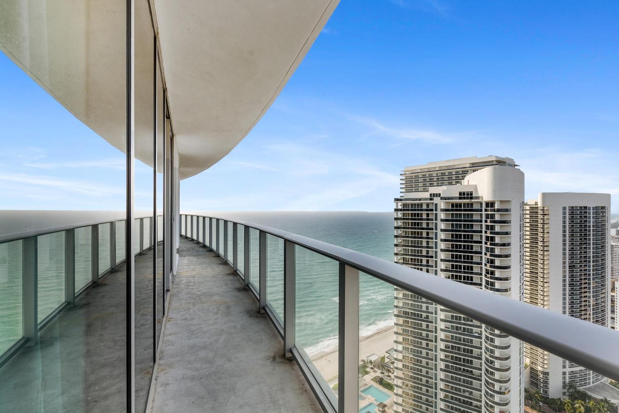 הוליווד High Floor Corner 2 Bdr At Lyfe Resort מראה חיצוני תמונה