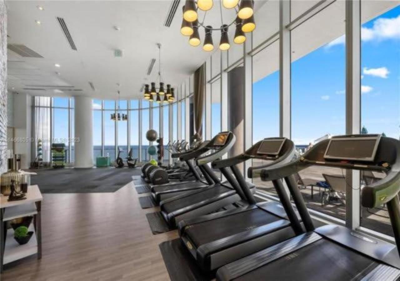 הוליווד High Floor Corner 2 Bdr At Lyfe Resort מראה חיצוני תמונה