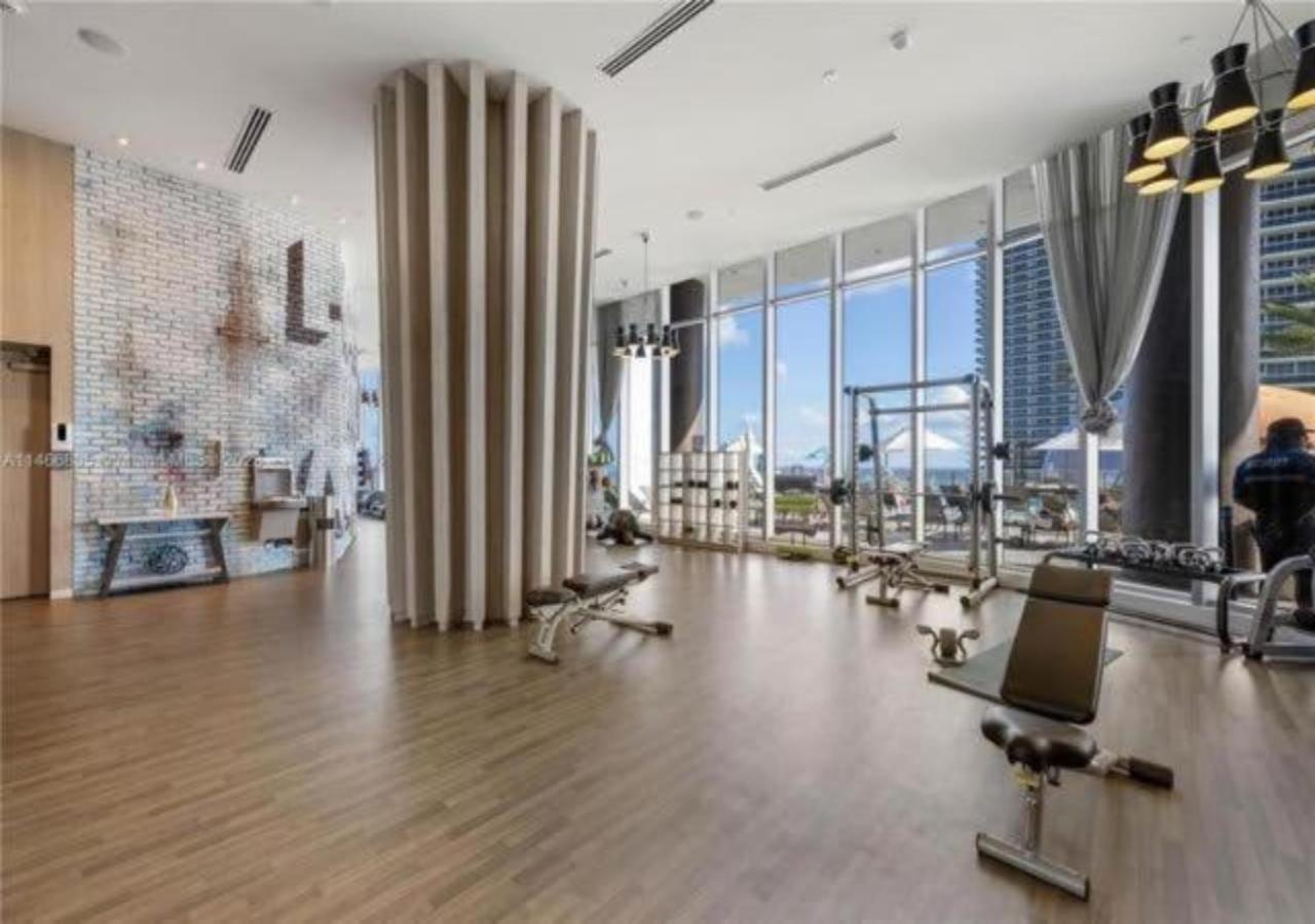 הוליווד High Floor Corner 2 Bdr At Lyfe Resort מראה חיצוני תמונה
