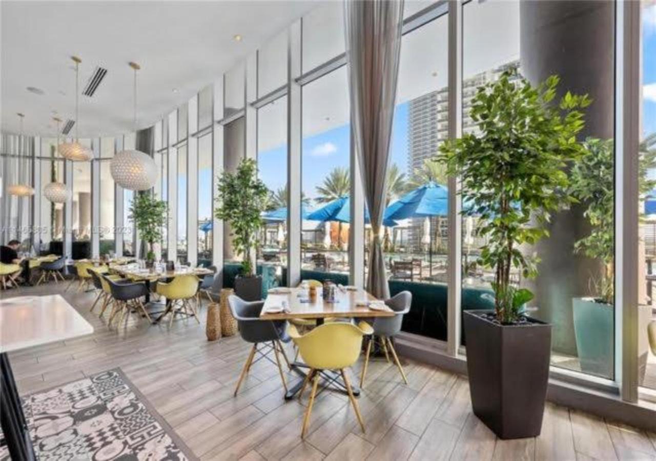 הוליווד High Floor Corner 2 Bdr At Lyfe Resort מראה חיצוני תמונה